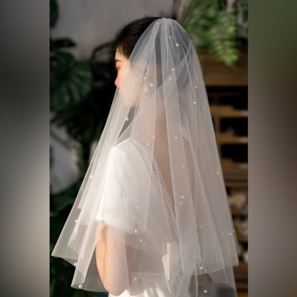 Pearl Beaded Short Wedding Veil with Comb Waist Length